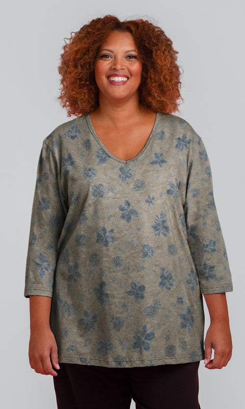 Soft Knit Print 3/4 V-Neck Tee