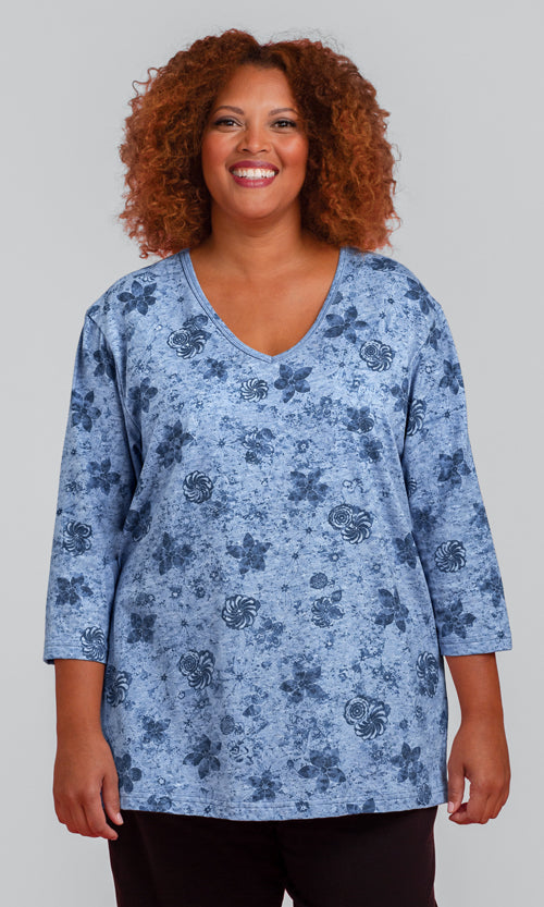 Soft Knit Print 3/4 V-Neck Tee